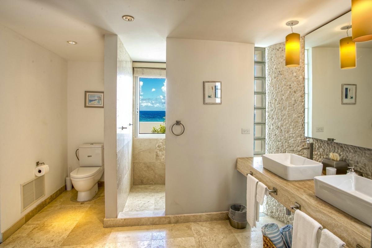 34_EtoiledeMer-Bathroom2_ villa 4 chambres piscine vue mer Cupecoy Saint Martin